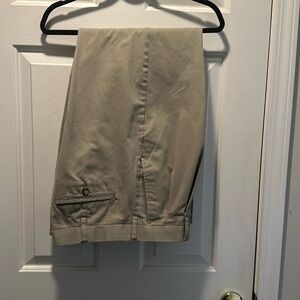 EUC Men’s Khaki Pleated Croft&Barrow Pants  34 X 32